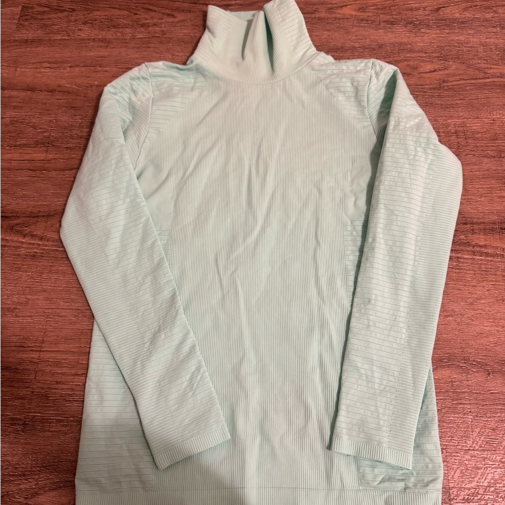 Athleta long sleeve turtleneck running top